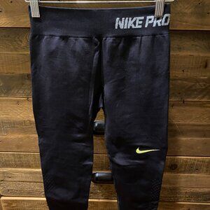 NIke Pro. Dry fit Crop leggings. XS